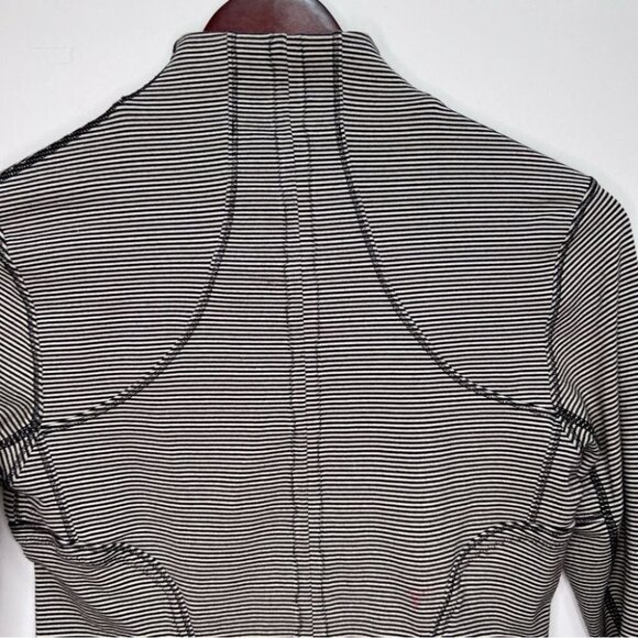 Lululemon Forme Jacket Size 6 - Picture 9 of 15